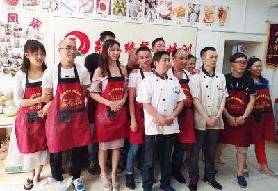成都小郡肝串串火鍋哪里可以學(xué)習(xí)正宗底料？短期串串火鍋底料培訓(xùn)