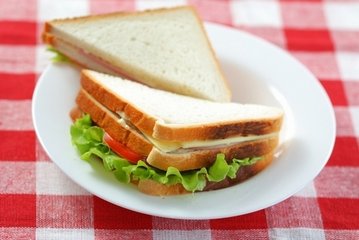 自制三明治，做法簡單的營養(yǎng)早餐，早上你想來一份嗎