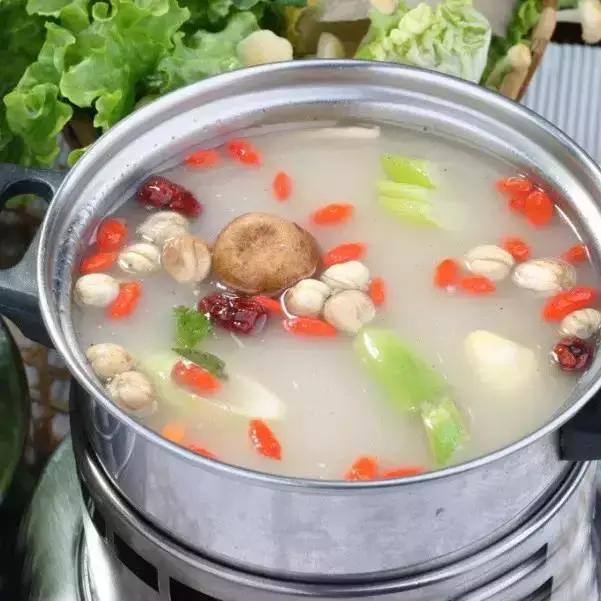 秋天到了，學(xué)學(xué)這5款火鍋湯底的做法吧！