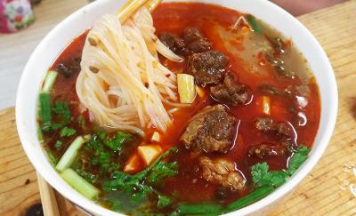 火鍋米線技術(shù)培訓(xùn)哪里好？麻辣鮮香地道重慶味