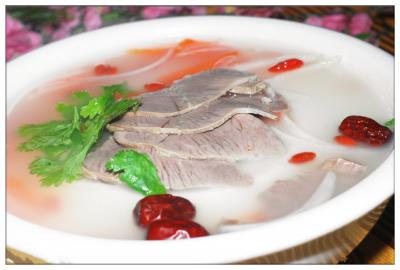 成都羊肉湯技術(shù)培訓(xùn)學(xué)校哪里好？鍋底勾兌方法和調(diào)味技巧