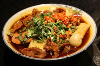 盤盤干拌麻辣燙技術(shù)做法哪里靠譜？高湯底料技巧培訓(xùn)