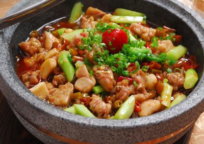火鍋兔技能訓(xùn)練哪里好？底料炒制和湯料調(diào)制
