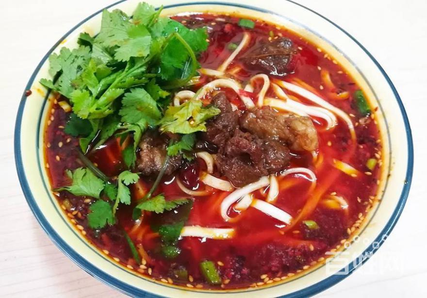 學(xué)做小吃培訓(xùn)要多少錢？培訓(xùn)小吃學(xué)校好不好？