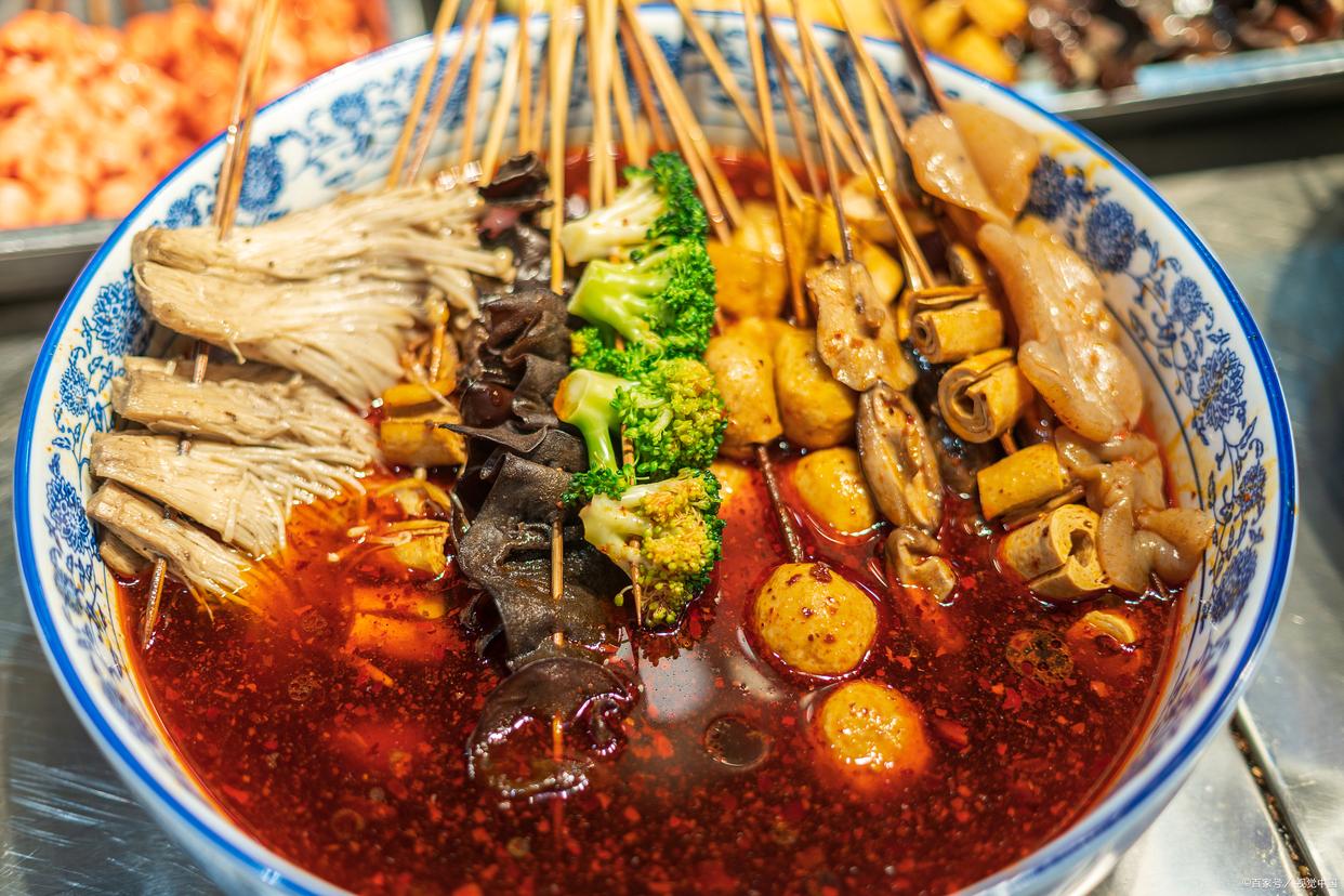 成都辣鹵串串j技術(shù)培訓(xùn)哪家好？四川成都串串香培訓(xùn)班,