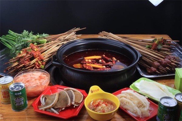 四川成都串串香培訓(xùn)班哪家好？串串香底料技術(shù)培訓(xùn)哪家好？